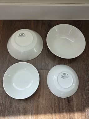Vintage Johnson Bros - Set of 4 Bowls - 2 Of Each Size